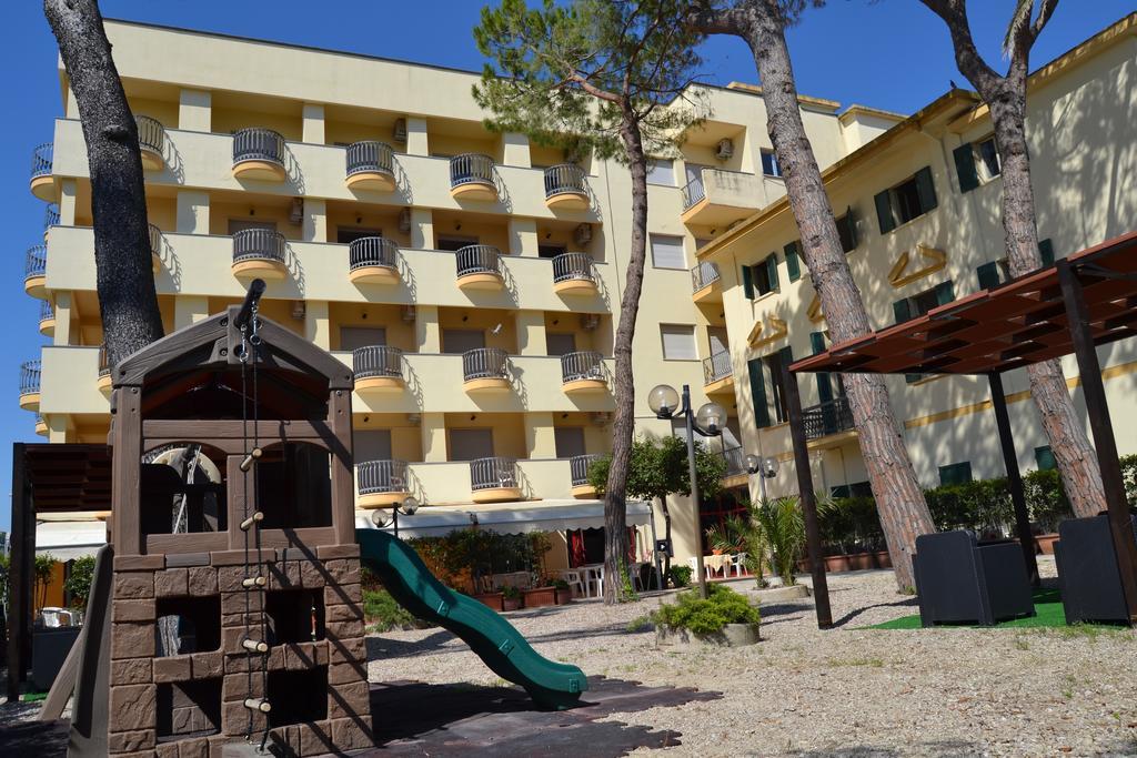 Hotel Quattropalme 托尔托雷托 外观 照片